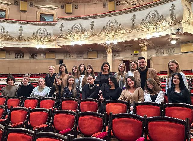 Уважні глядачі не хочуть розходитися